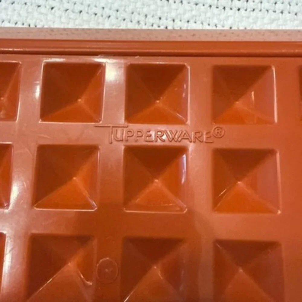 4 P.C. Tupperware Set Paprika Red 2-816,1-1292,1-794 Lot Of 4